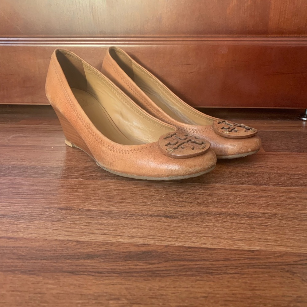 Tory Burch Logo Medallion Wedge Pump